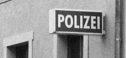 polizeiwache_schild-Migazin